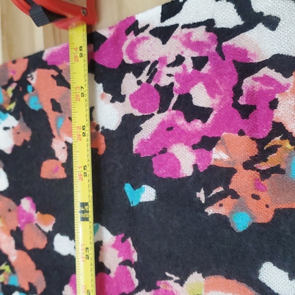 Beautiful black multi colored pattern scarf 28"x6'. Light weight. - Picture 3 of 4